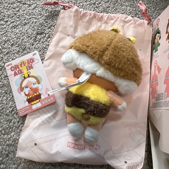Pop Mart Crying Again Cry Baby Plush Toy "I'll Bring You a Flower" - Picture 4 of 4